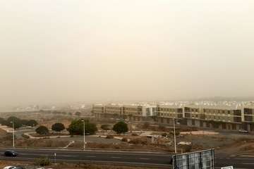Una densa calima cubre el cielo de Telde (Foto Jesús Ruiz, TA y Antonio Rico)